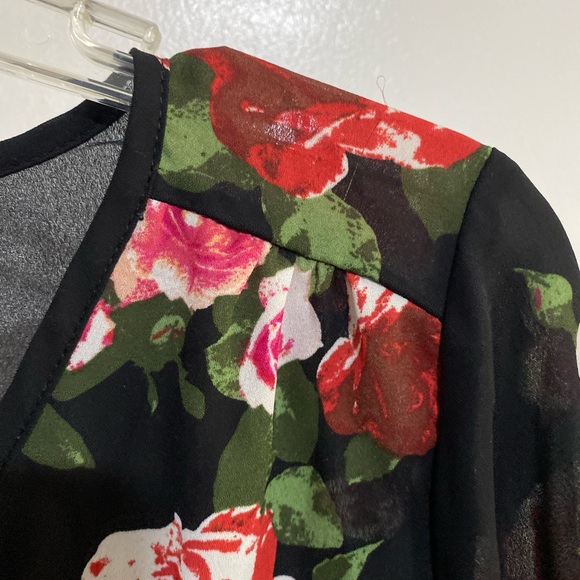FOREVER 21 Woman Semi Sheer Blouse Small S Roses Pattern Top Black Red - Picture 6 of 12